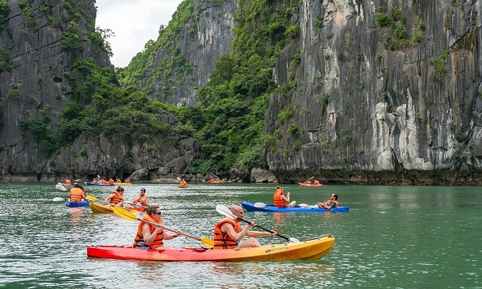 TRAVEL GUIDE Ha Long: Tips on schedule, must-see attractions, must-try cuisine, travel cost and other things