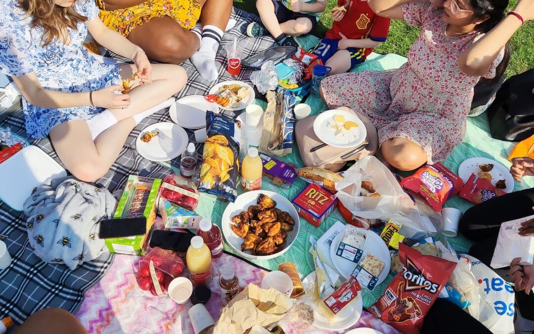 Top tips to keep your picnic food fresh when travelling
